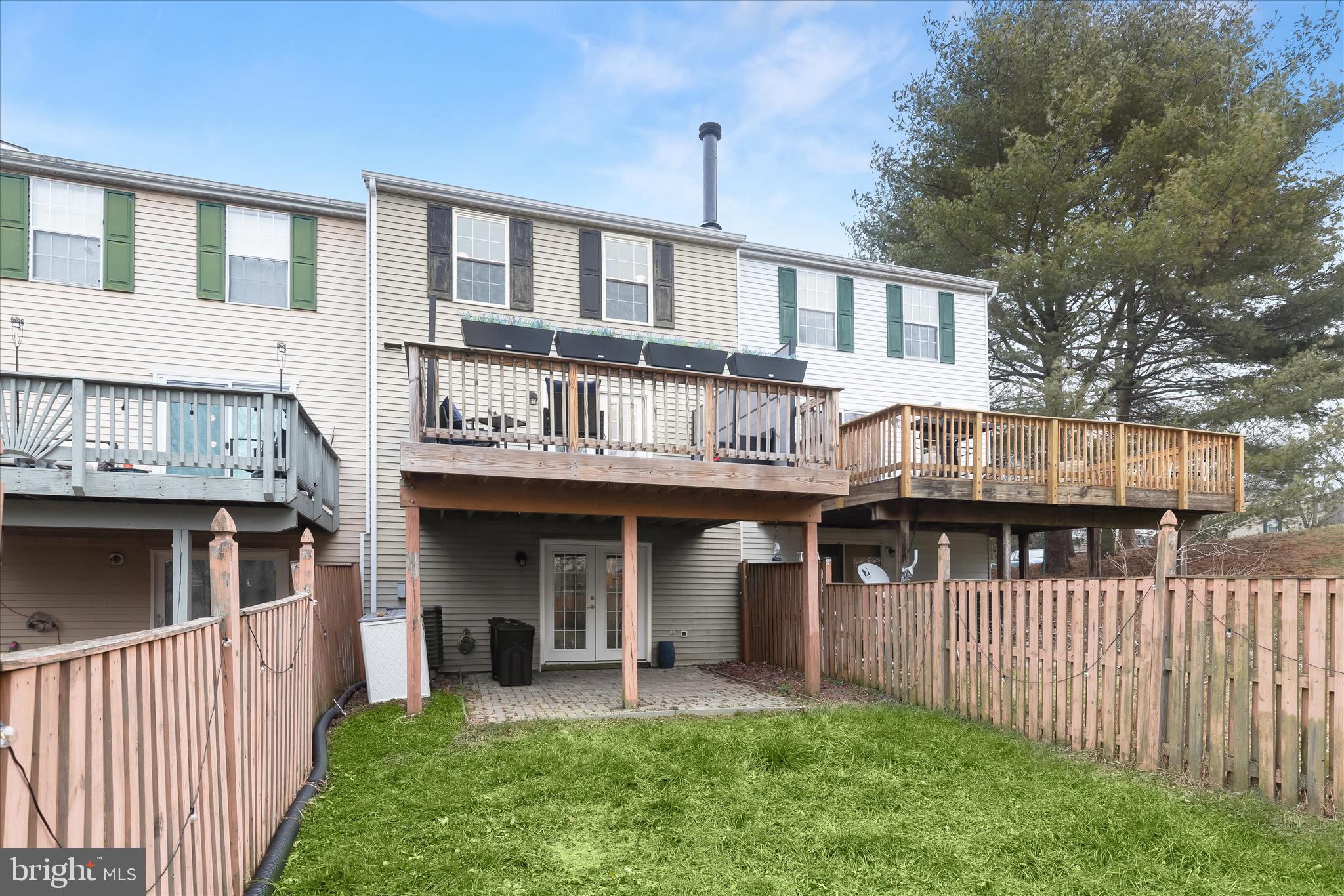 CONSTANT FRIENDSHIP - Residential