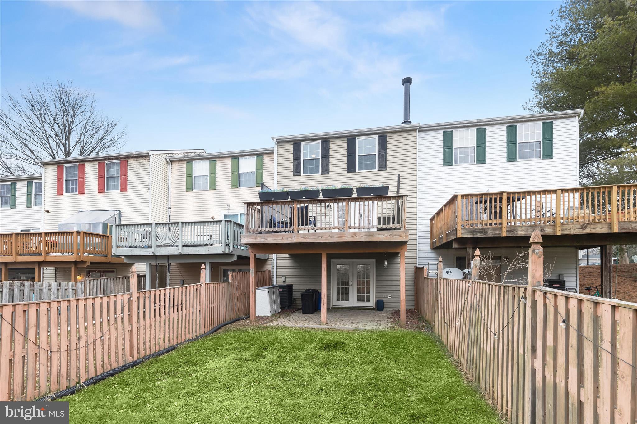 CONSTANT FRIENDSHIP - Residential