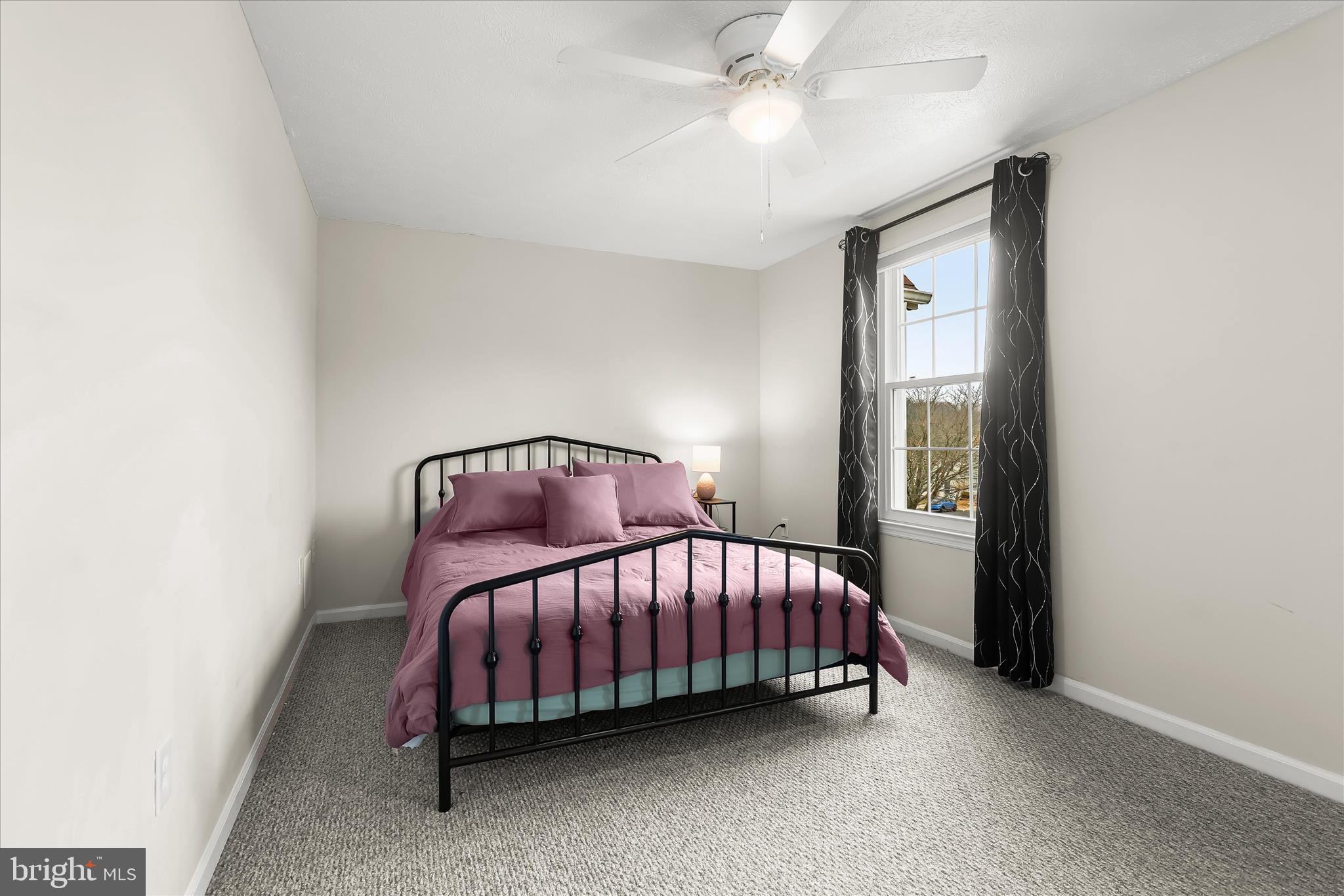 CONSTANT FRIENDSHIP - Residential