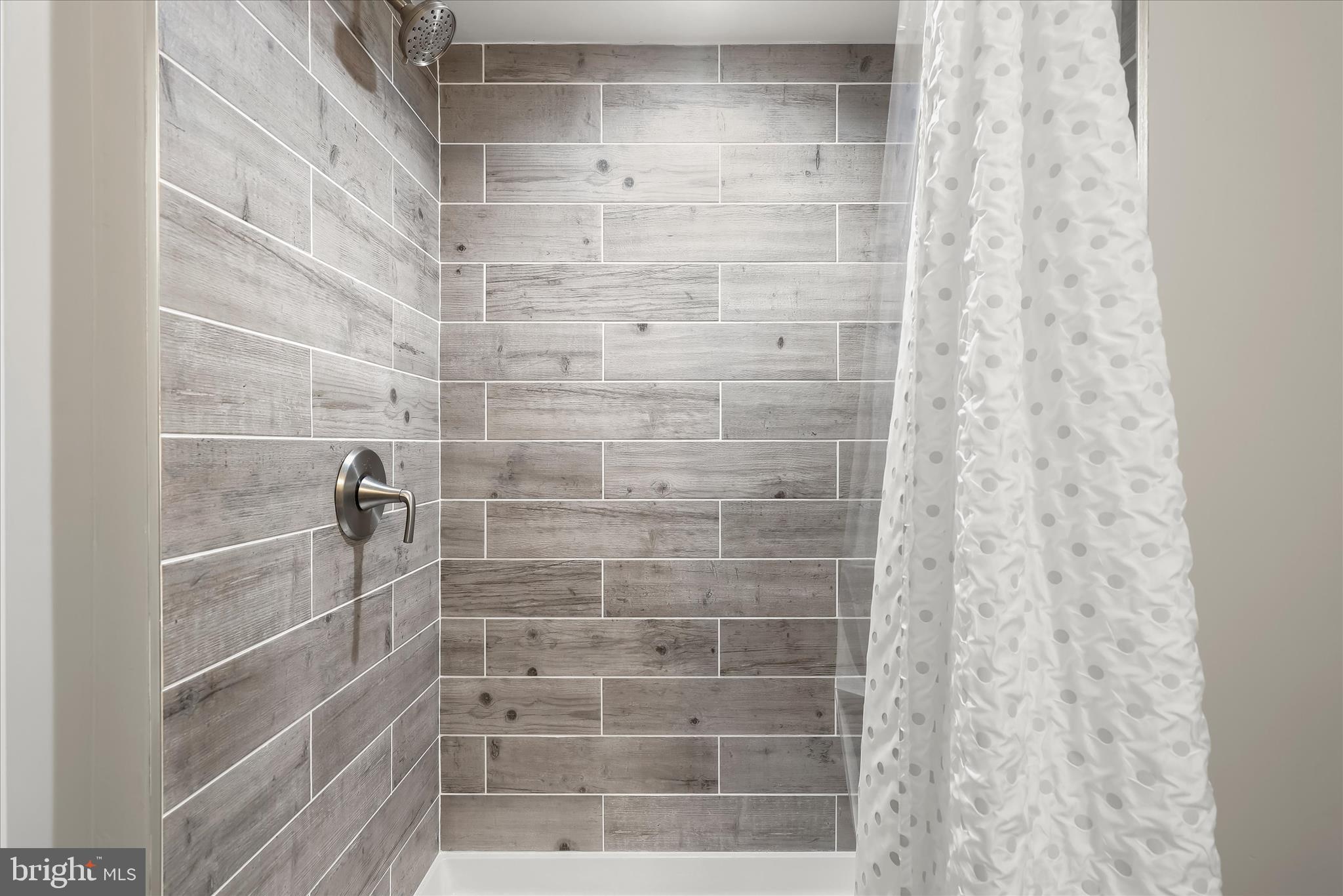 CONSTANT FRIENDSHIP - Residential