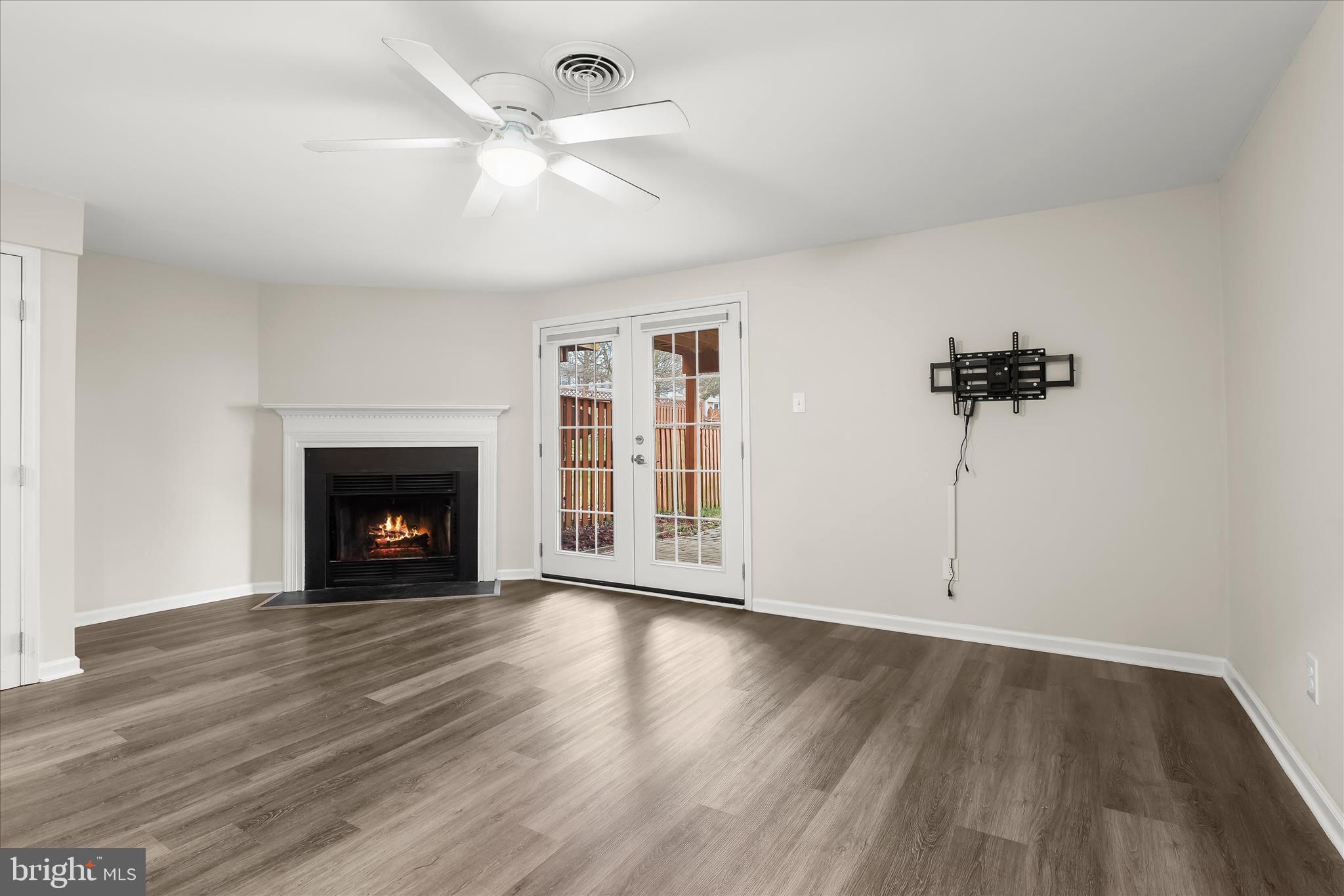 CONSTANT FRIENDSHIP - Residential