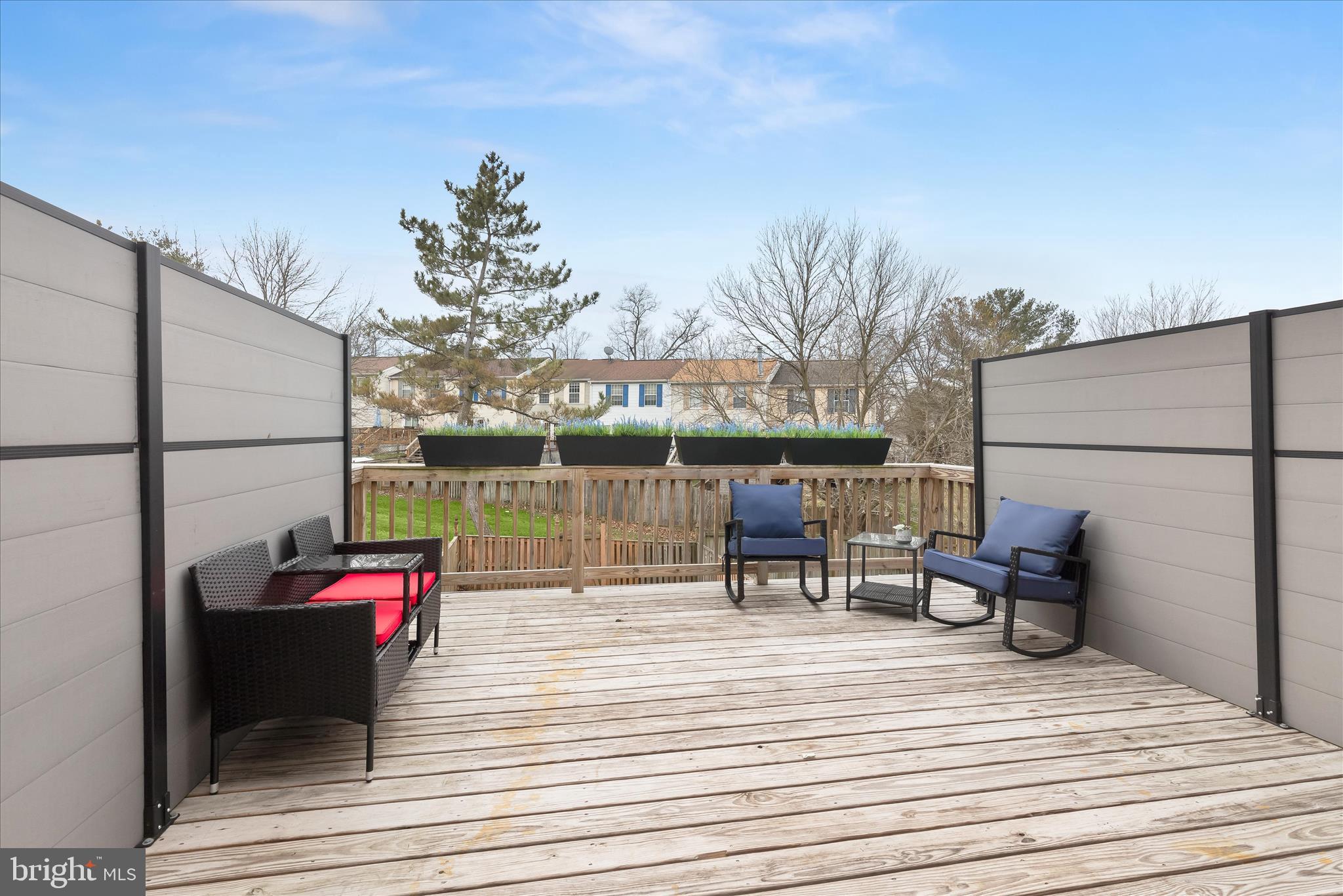 CONSTANT FRIENDSHIP - Residential