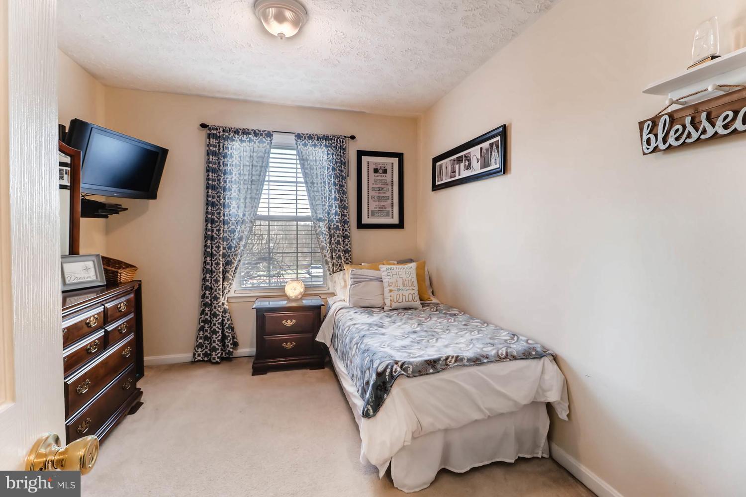 CONSTANT FRIENDSHIP - Residential