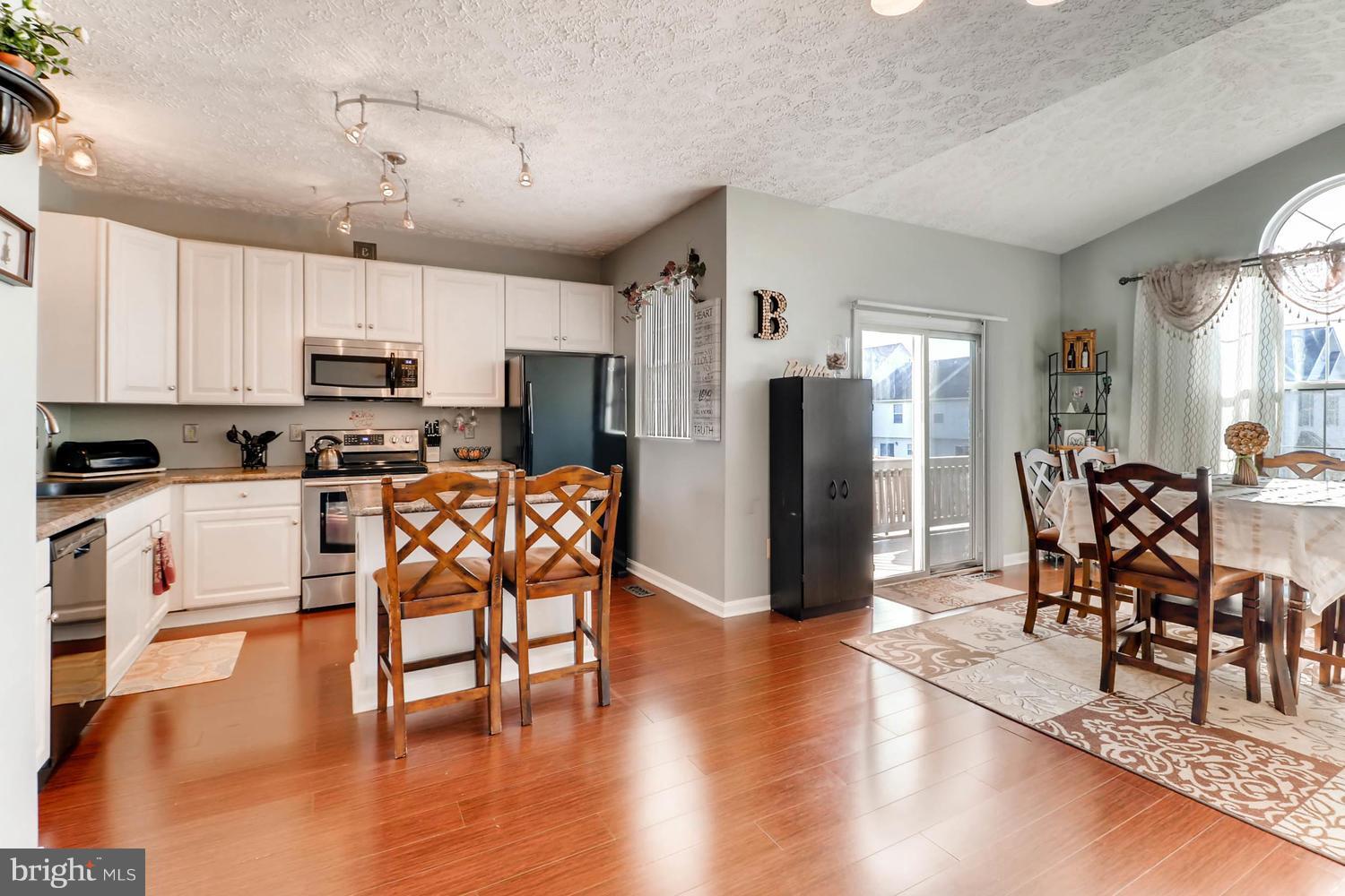 CONSTANT FRIENDSHIP - Residential