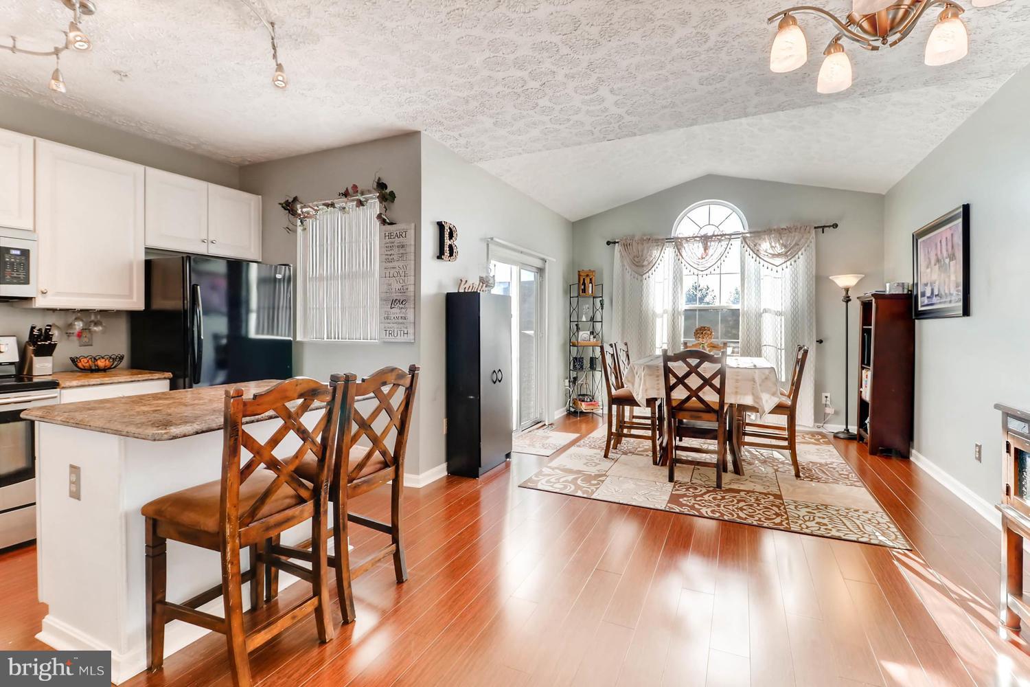 CONSTANT FRIENDSHIP - Residential