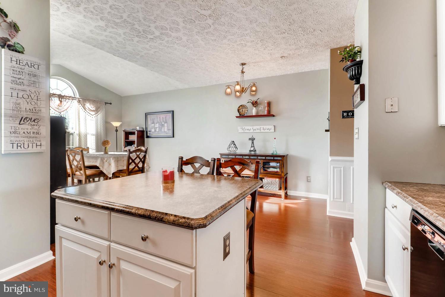 CONSTANT FRIENDSHIP - Residential