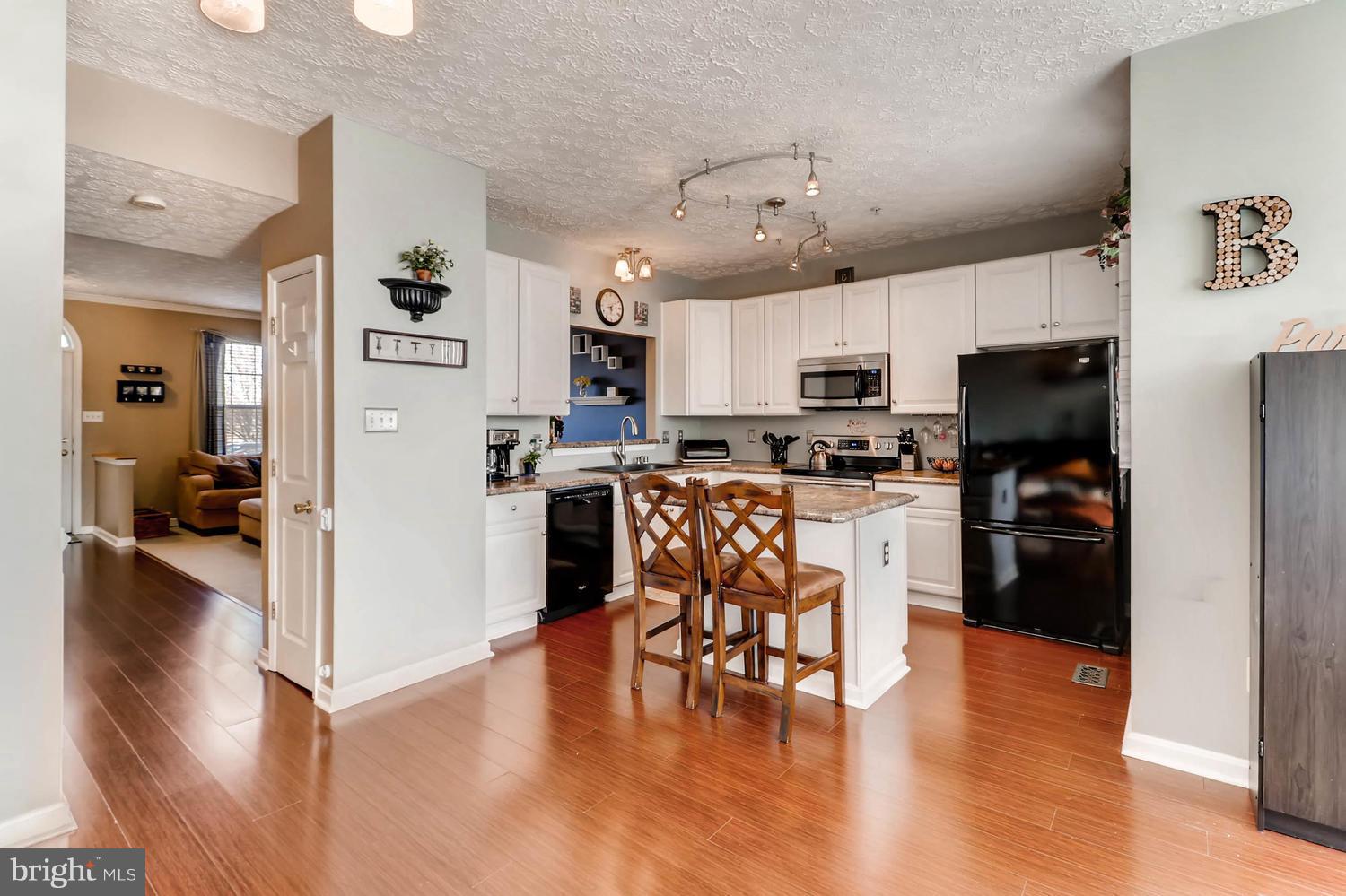 CONSTANT FRIENDSHIP - Residential