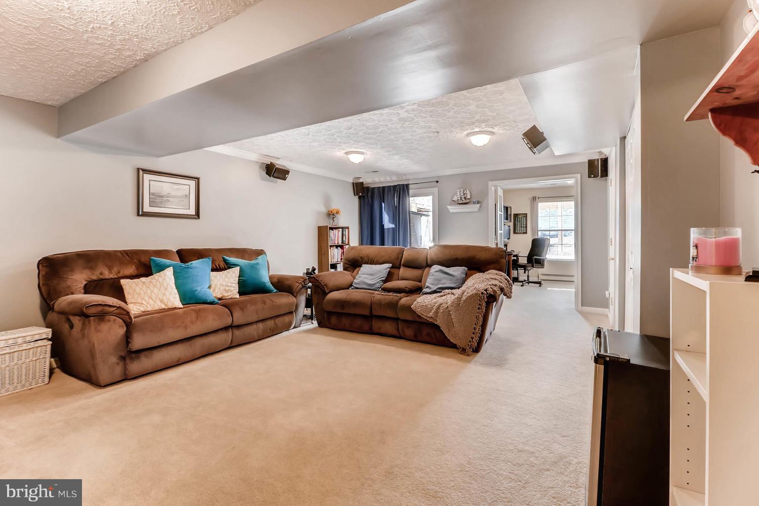 CONSTANT FRIENDSHIP - Residential