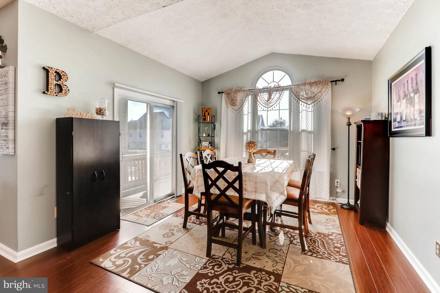 CONSTANT FRIENDSHIP - Residential