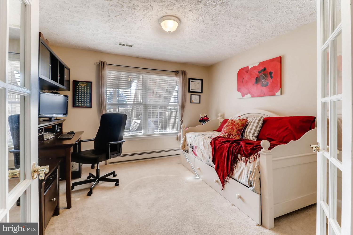 CONSTANT FRIENDSHIP - Residential