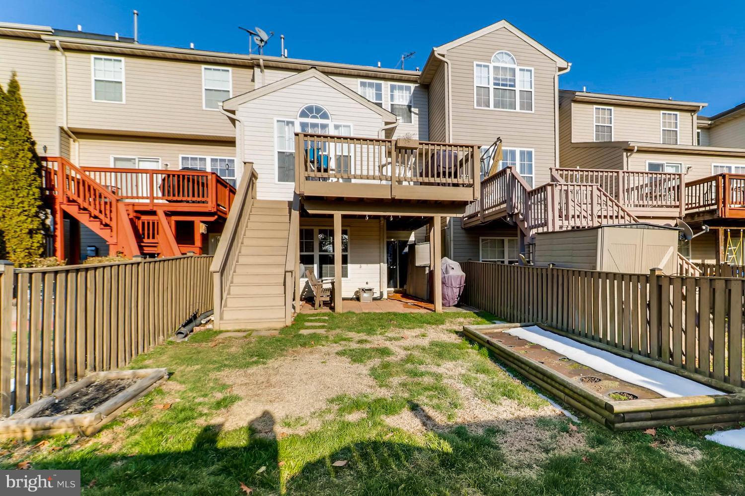 CONSTANT FRIENDSHIP - Residential