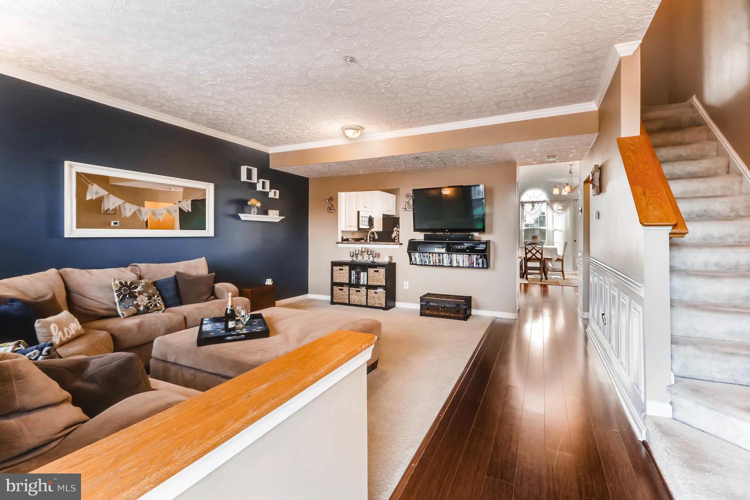 CONSTANT FRIENDSHIP - Residential