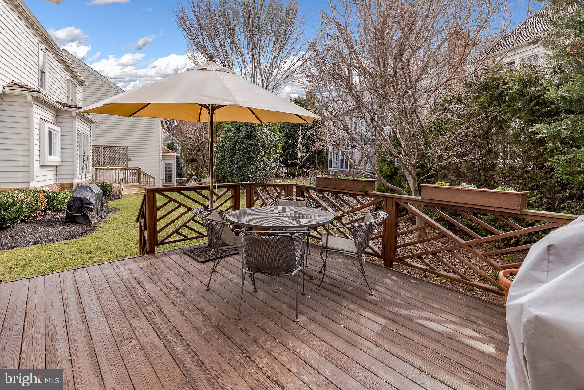 COURTHOUSE OAKS - Residential