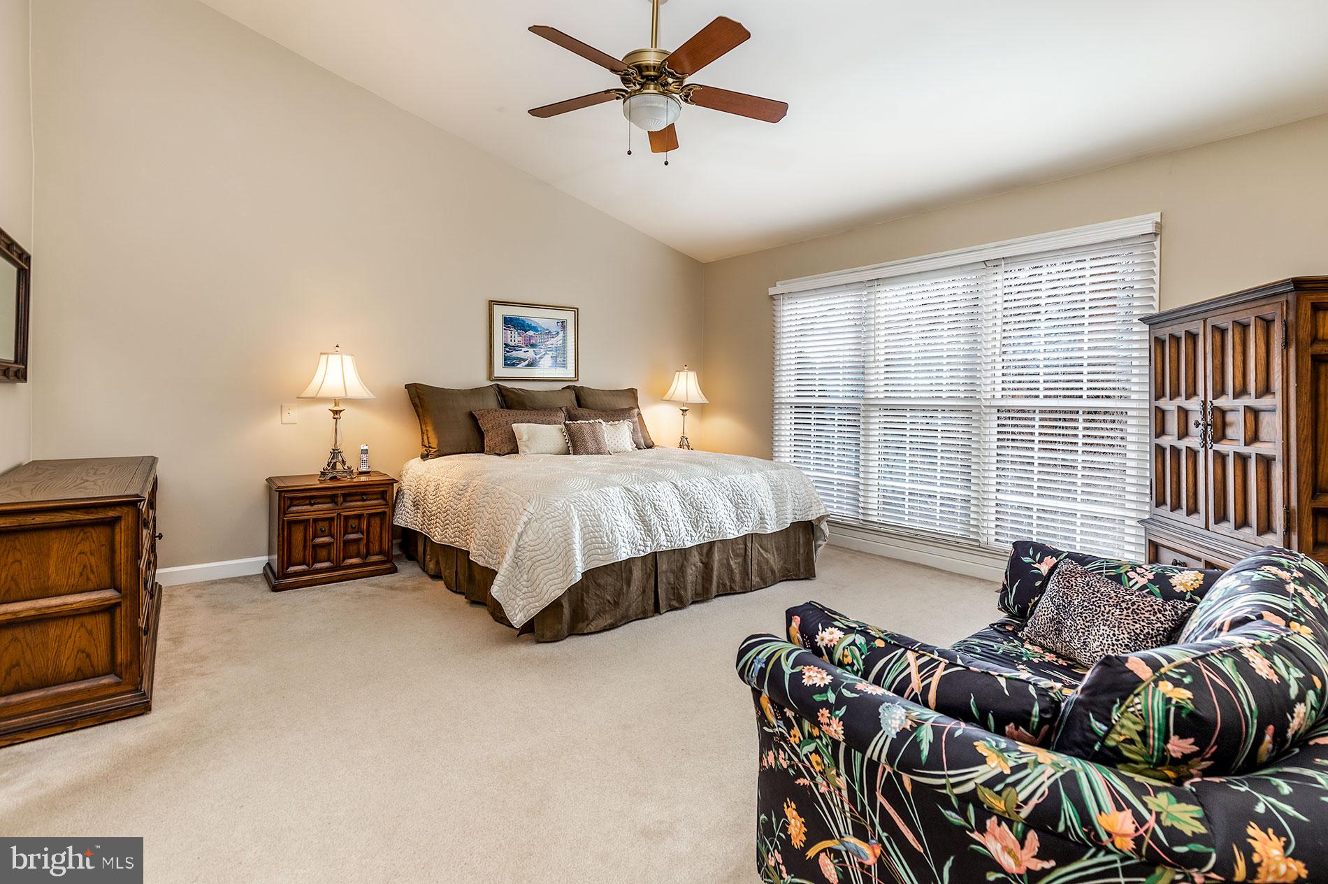 COURTHOUSE OAKS - Residential