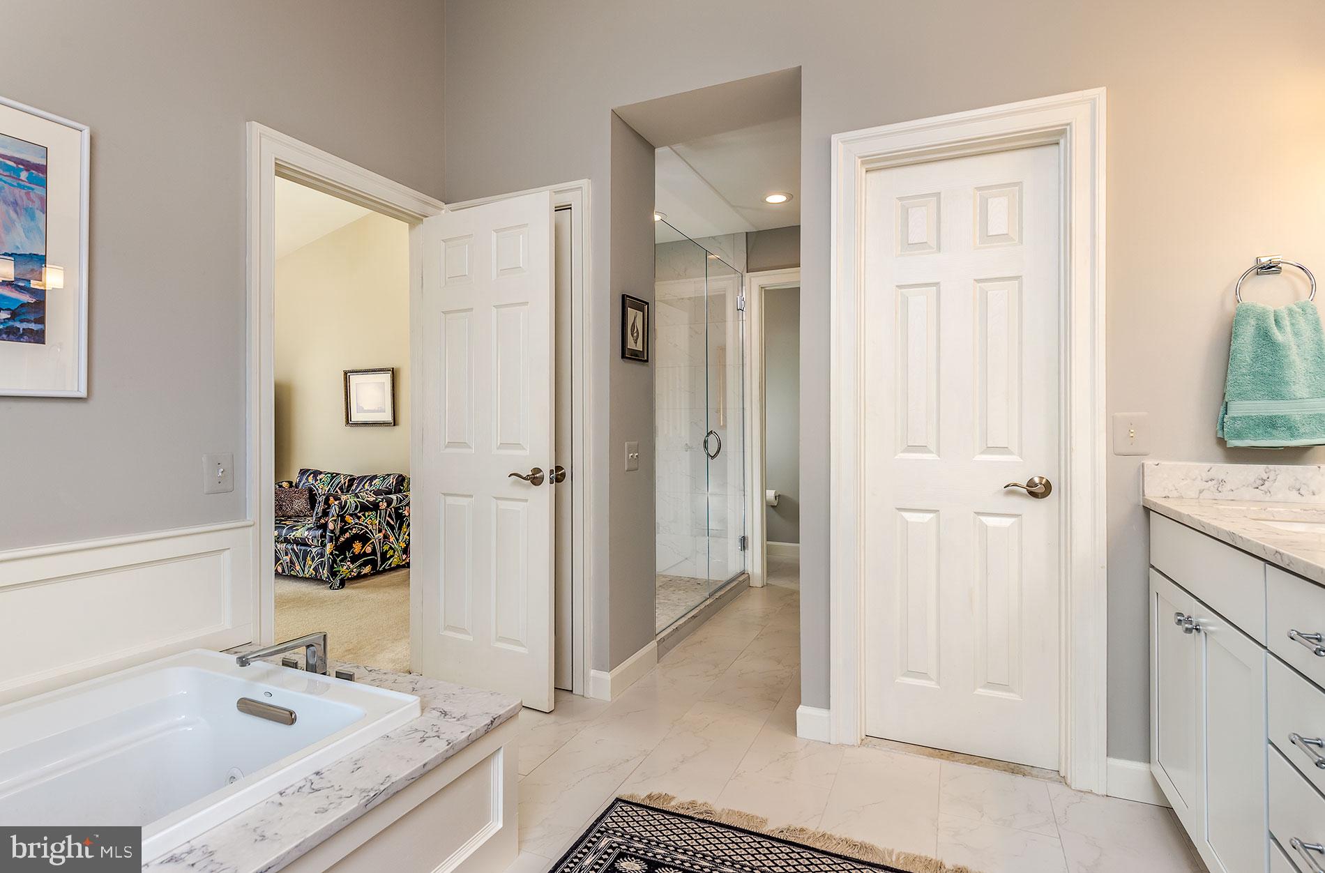 COURTHOUSE OAKS - Residential