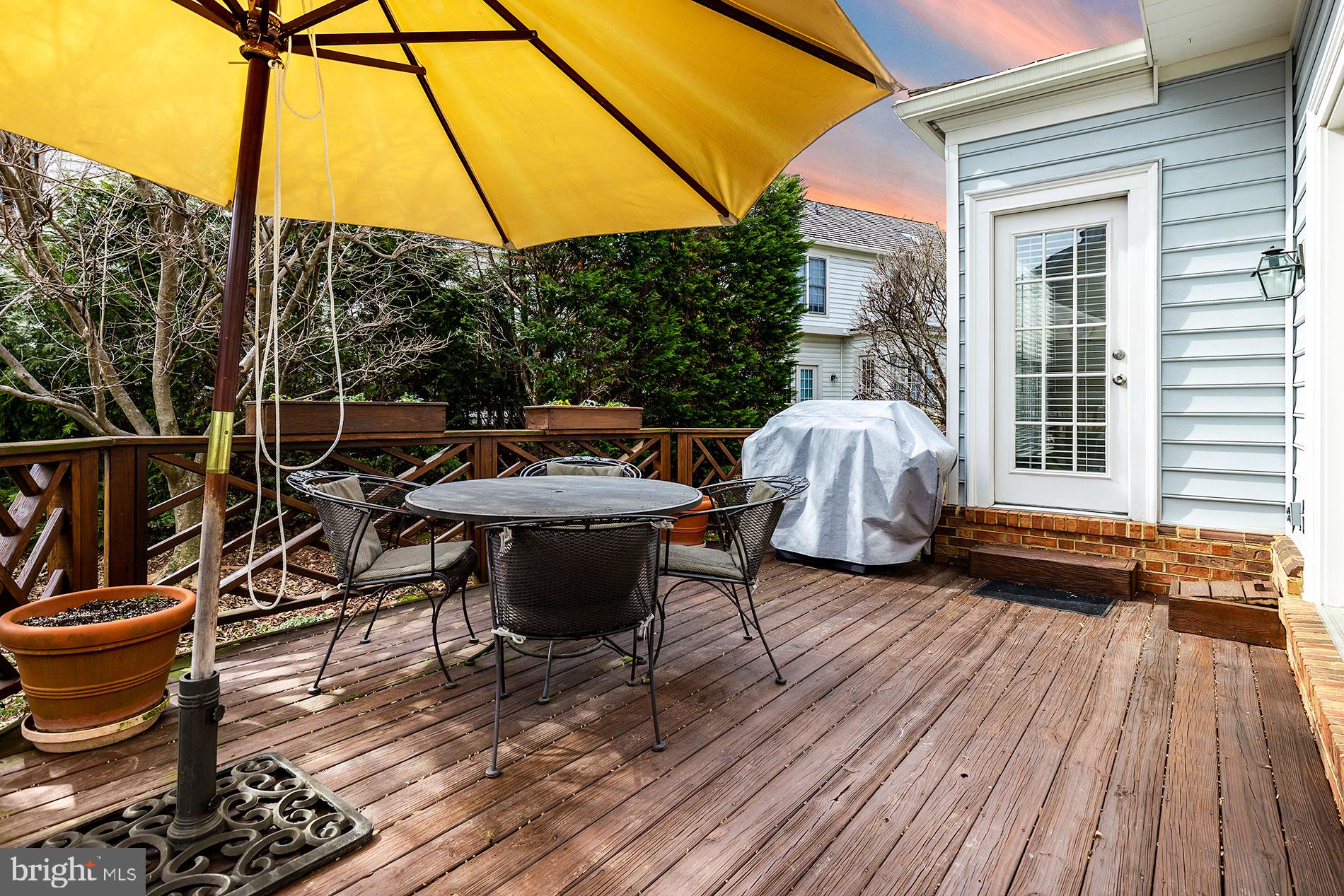 COURTHOUSE OAKS - Residential