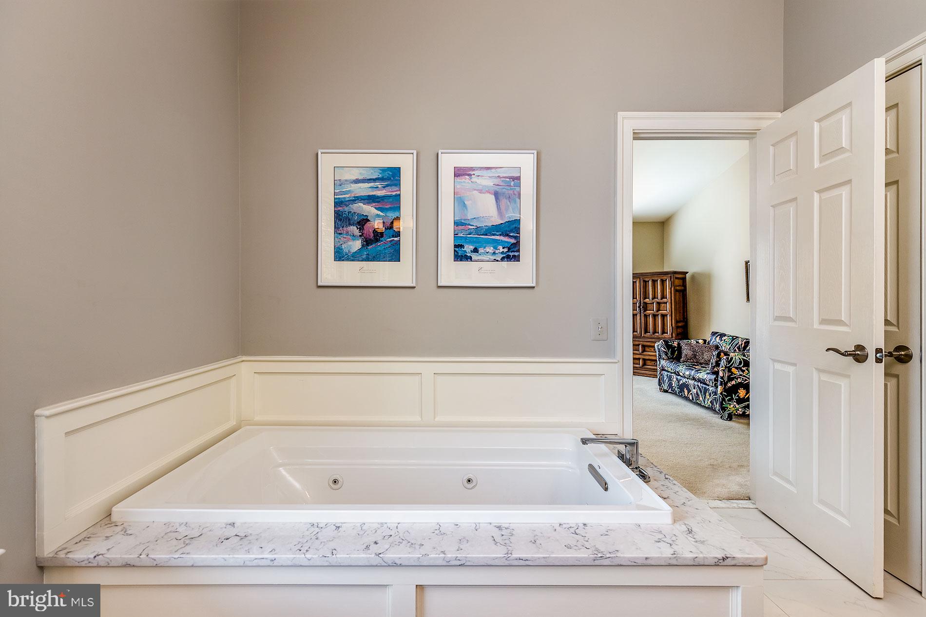 COURTHOUSE OAKS - Residential