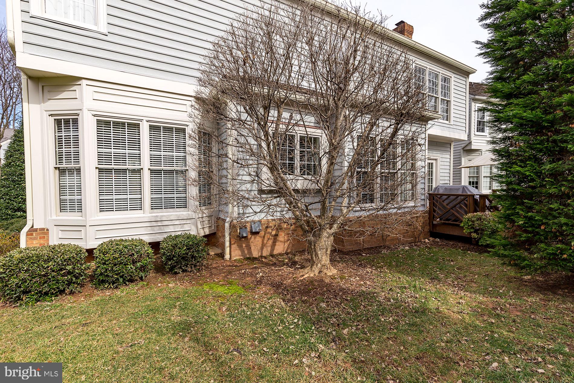 COURTHOUSE OAKS - Residential