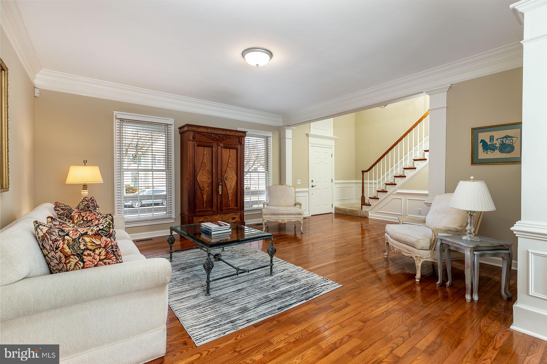 COURTHOUSE OAKS - Residential