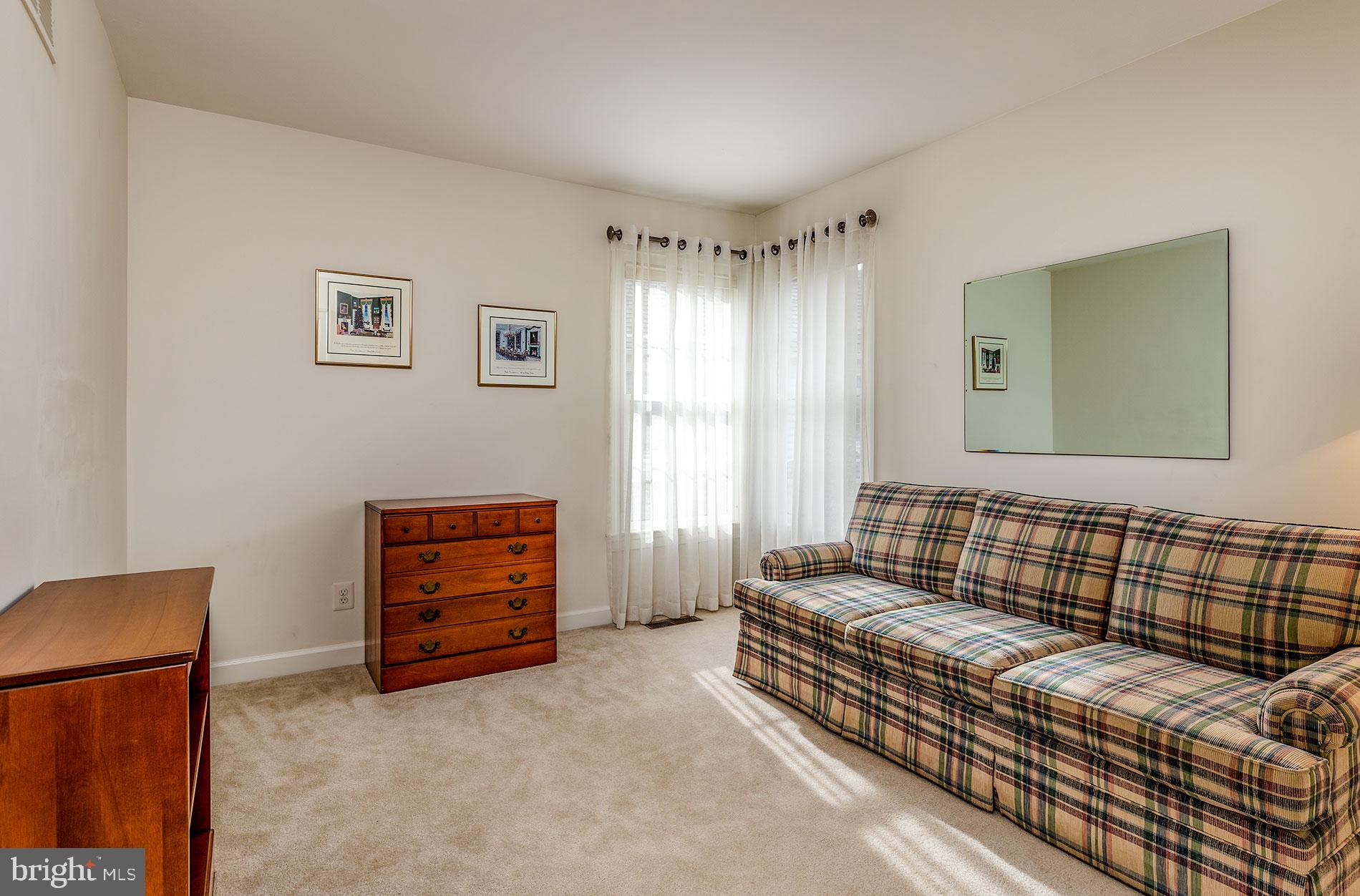 COURTHOUSE OAKS - Residential