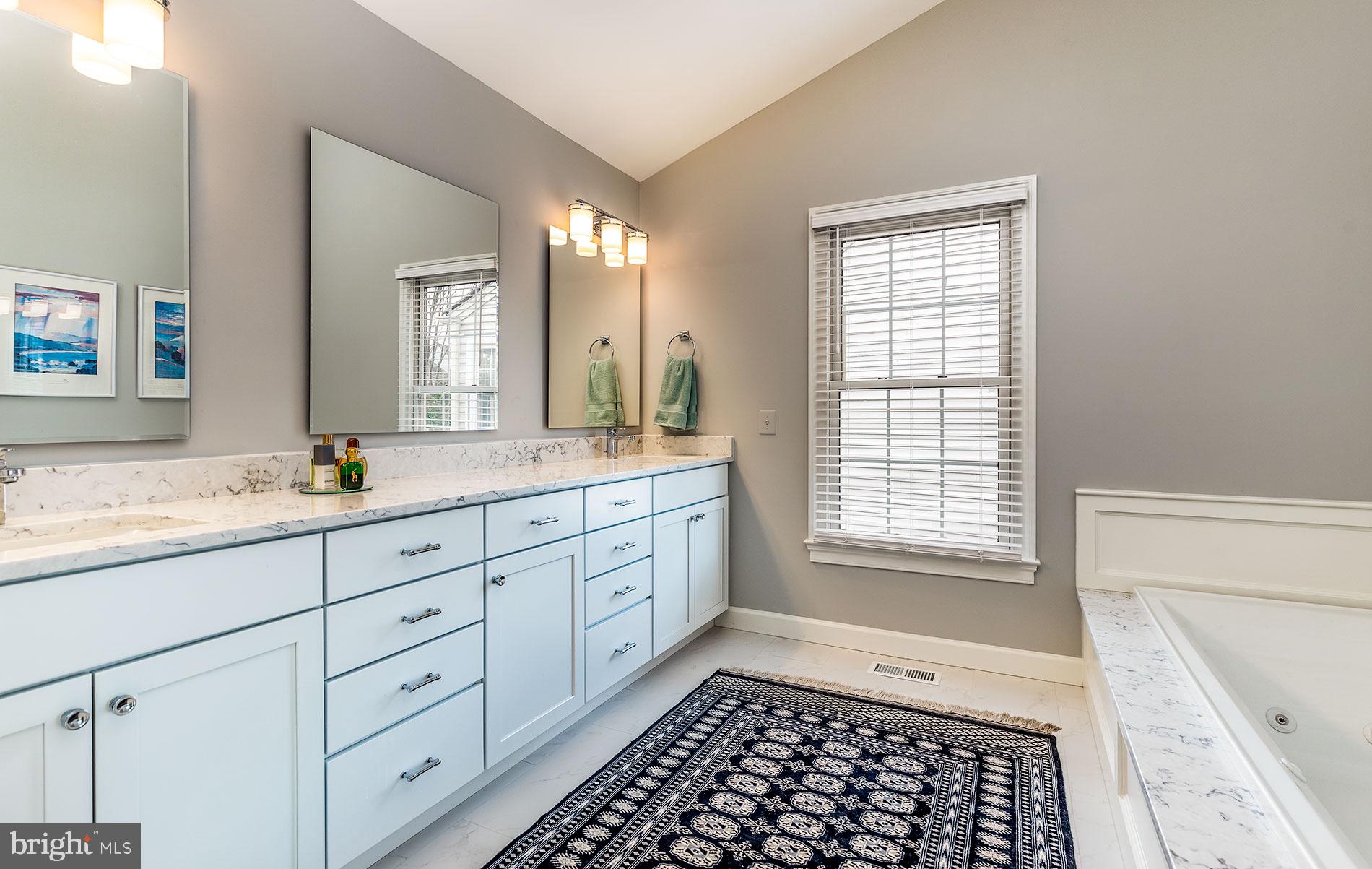 COURTHOUSE OAKS - Residential