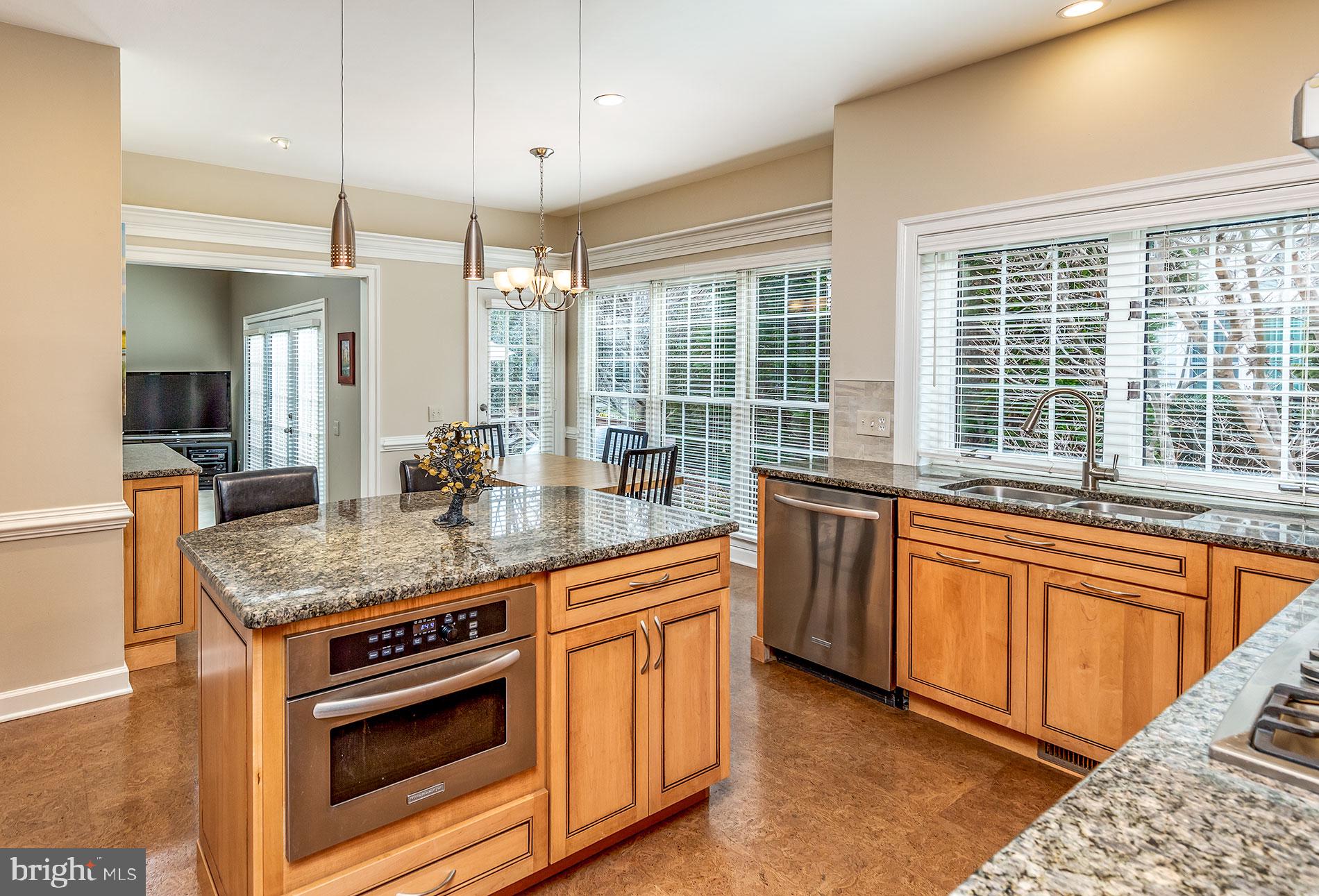 COURTHOUSE OAKS - Residential