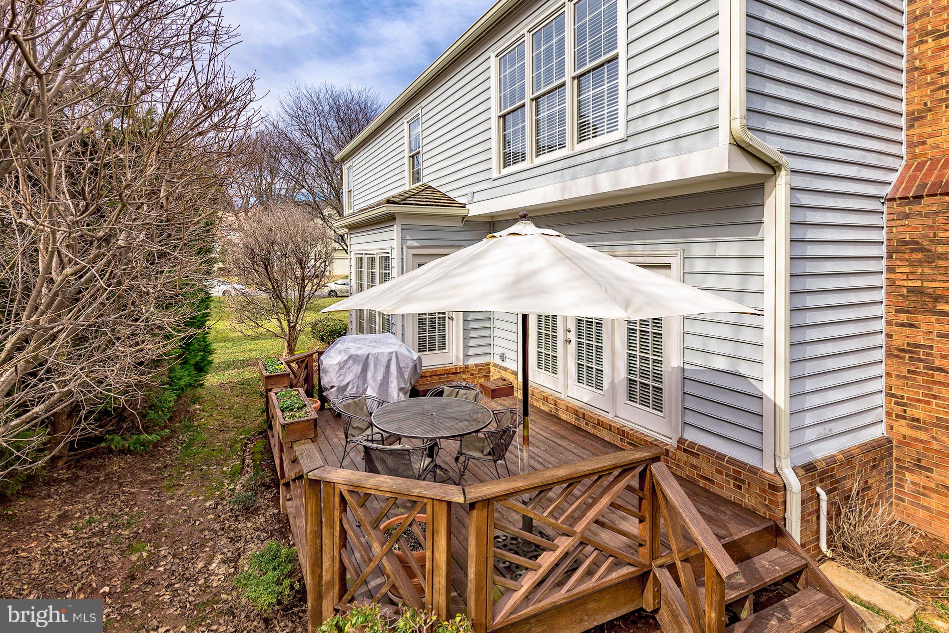 COURTHOUSE OAKS - Residential