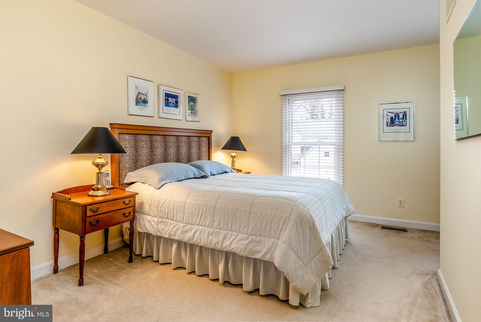 COURTHOUSE OAKS - Residential