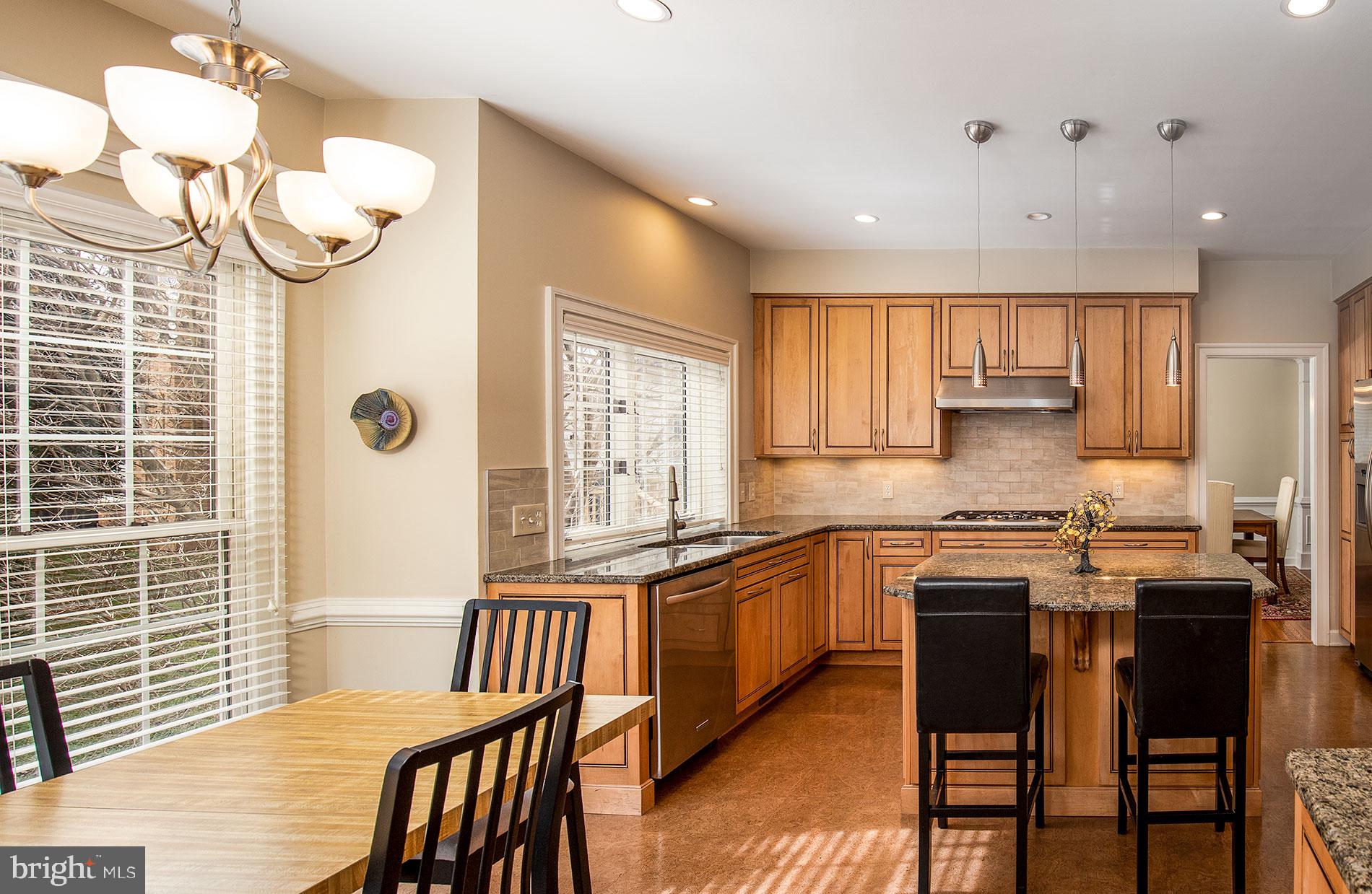 COURTHOUSE OAKS - Residential