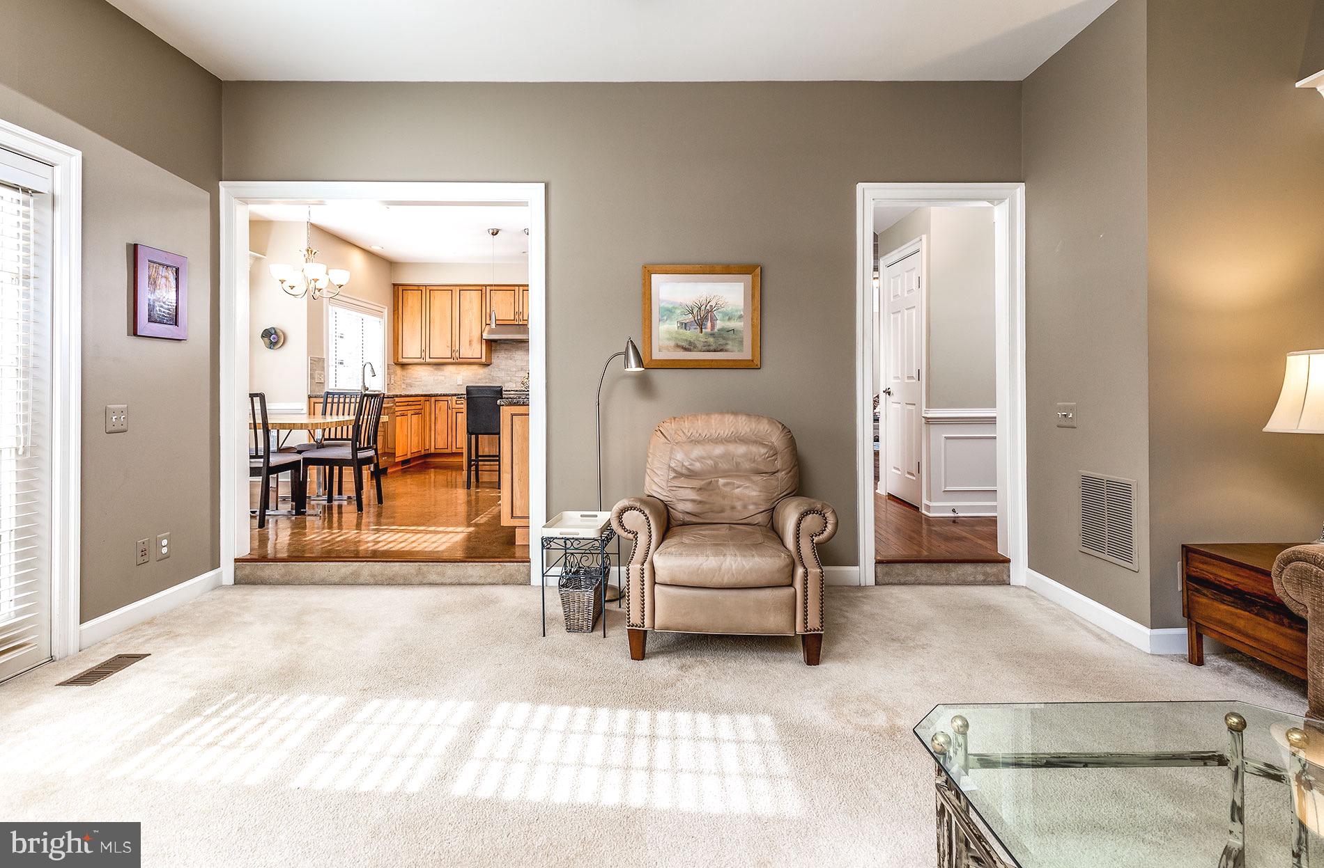 COURTHOUSE OAKS - Residential