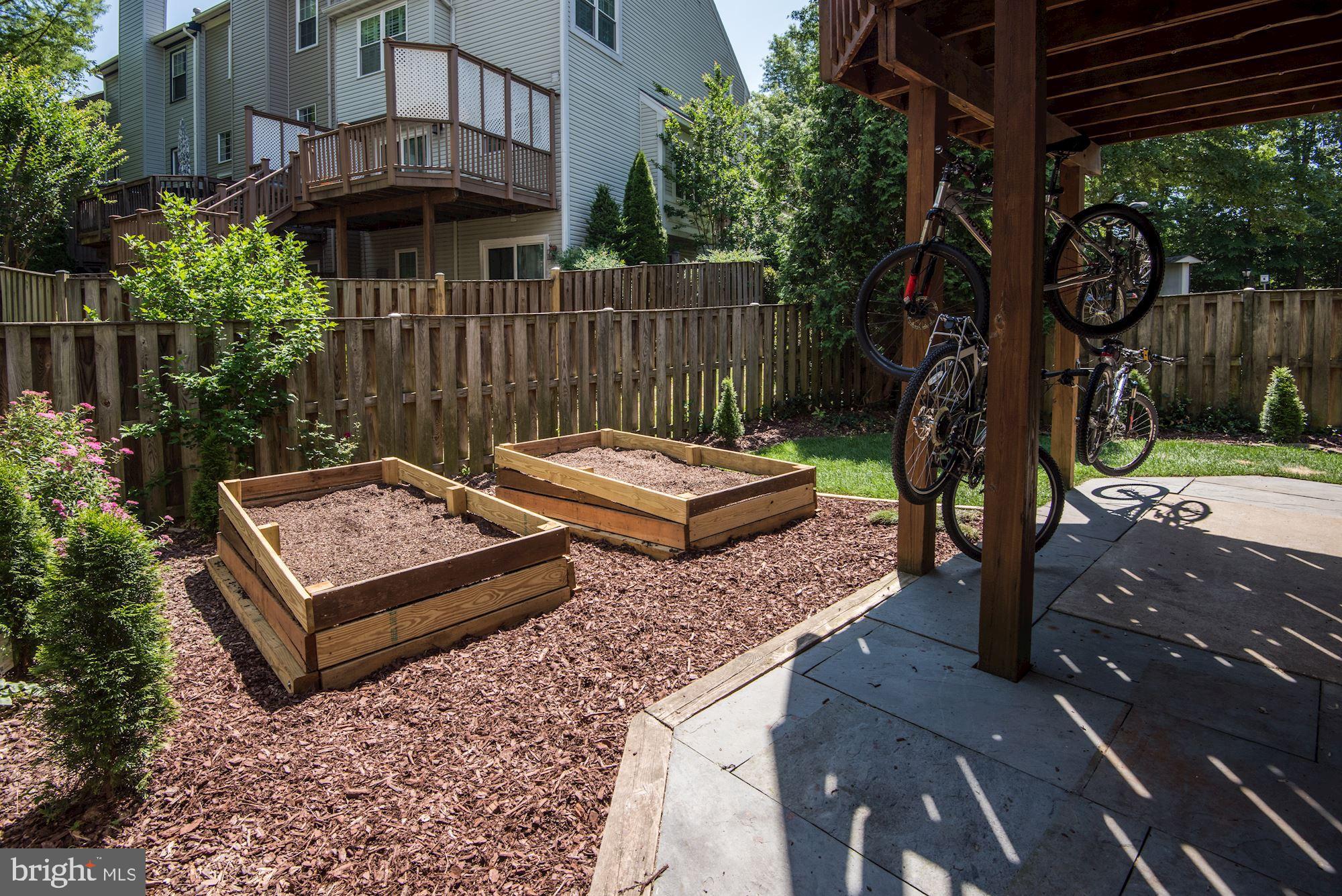 SOUTHERN OAKS - Residential