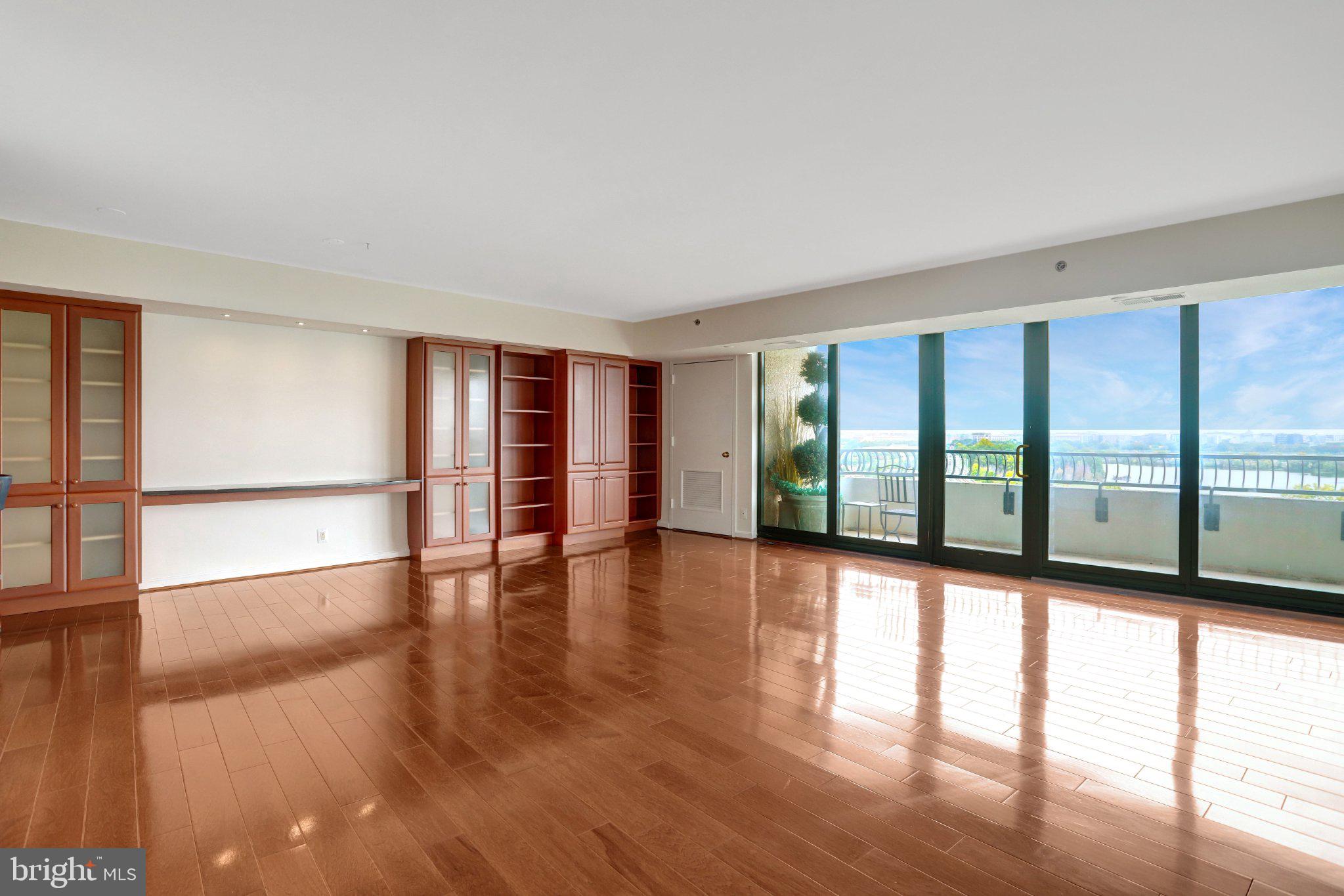1200 CRYSTAL DRIVE 912