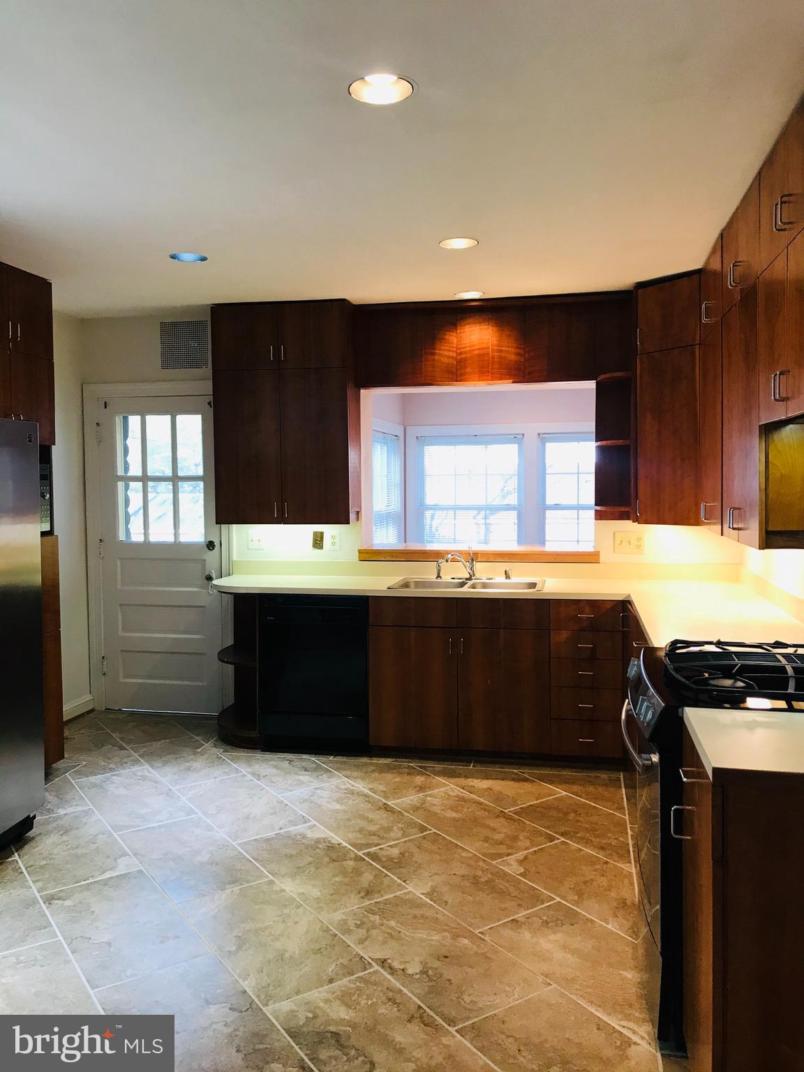 WAYCROFT WOODLAWN - Residential Lease