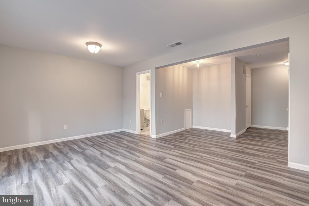 CARDINAL SQUARE - Residential Lease