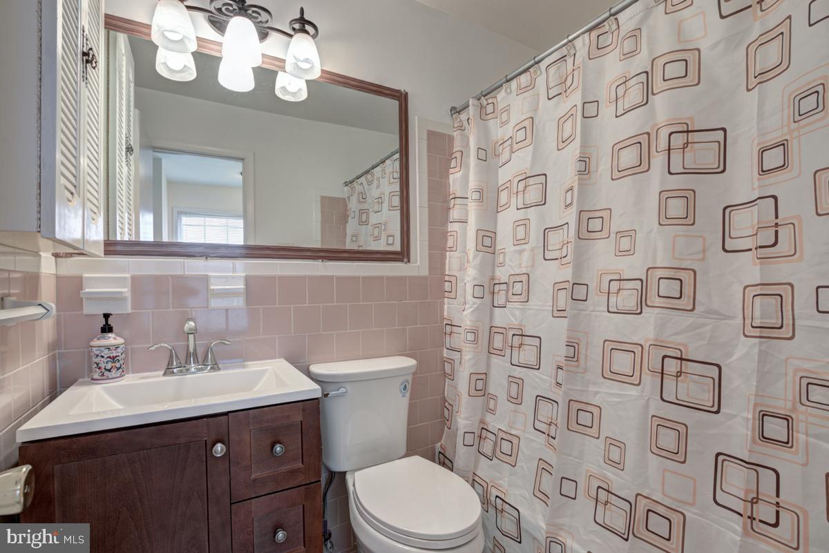 CARDINAL SQUARE - Residential Lease