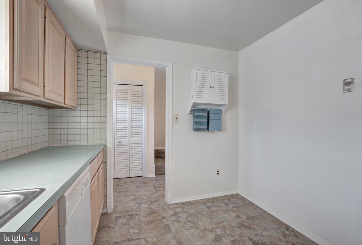 CARDINAL SQUARE - Residential Lease