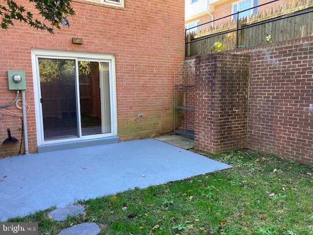 CARDINAL SQUARE - Residential Lease