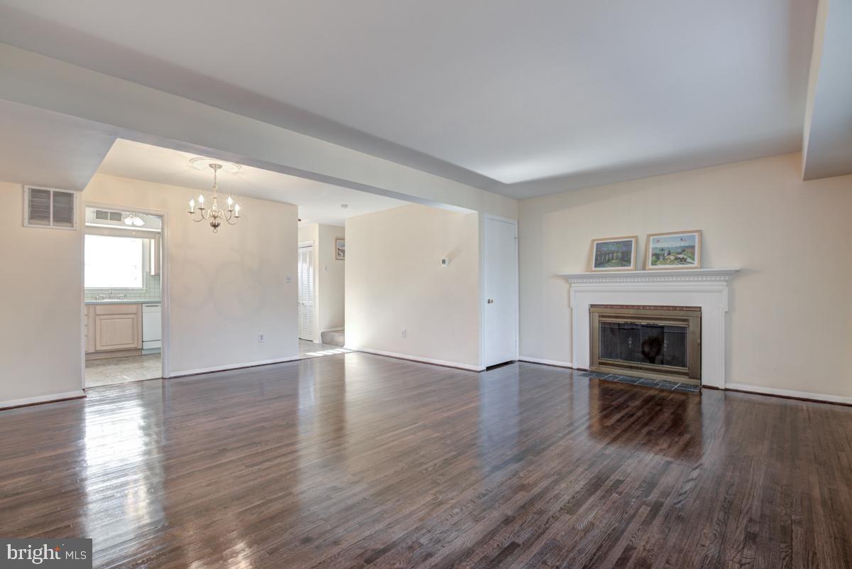 CARDINAL SQUARE - Residential Lease