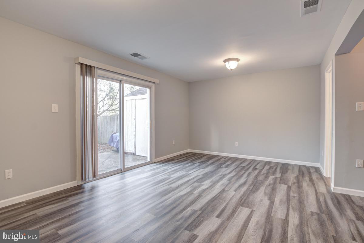 CARDINAL SQUARE - Residential Lease