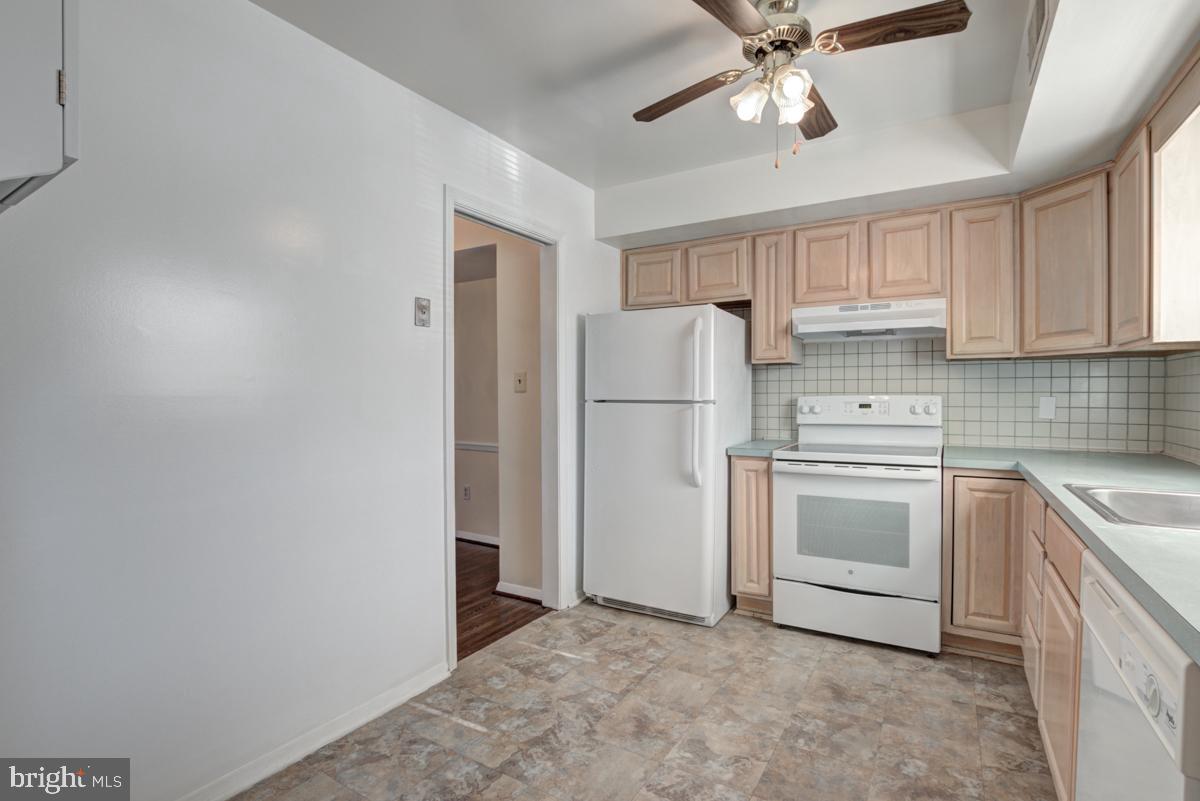 CARDINAL SQUARE - Residential Lease