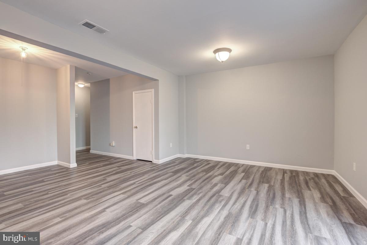 CARDINAL SQUARE - Residential Lease