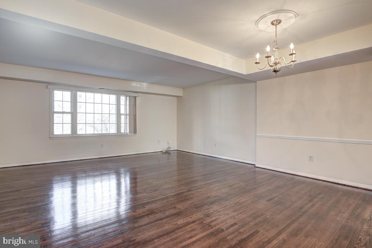 CARDINAL SQUARE - Residential Lease