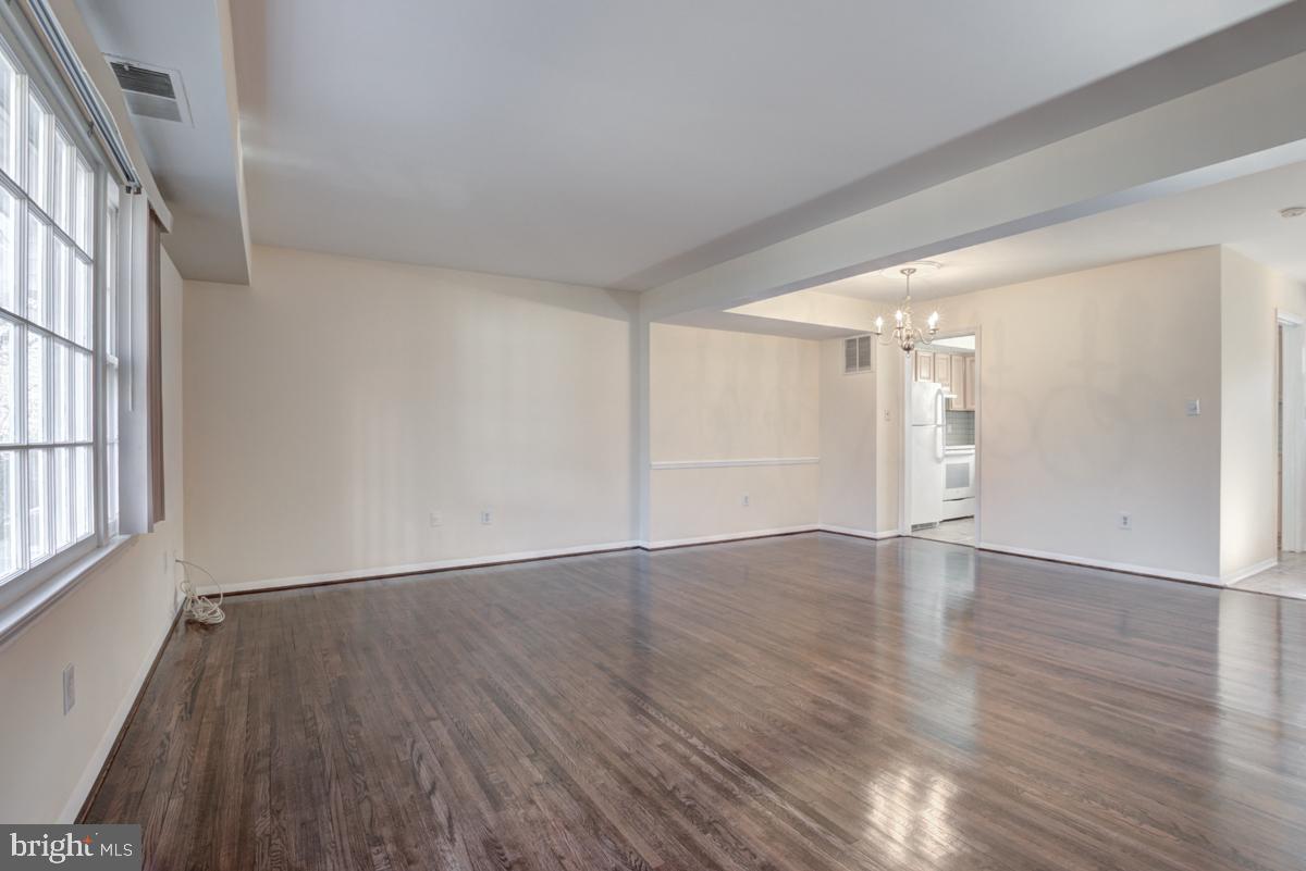 CARDINAL SQUARE - Residential Lease