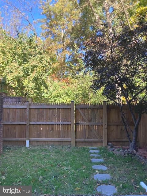 CARDINAL SQUARE - Residential Lease