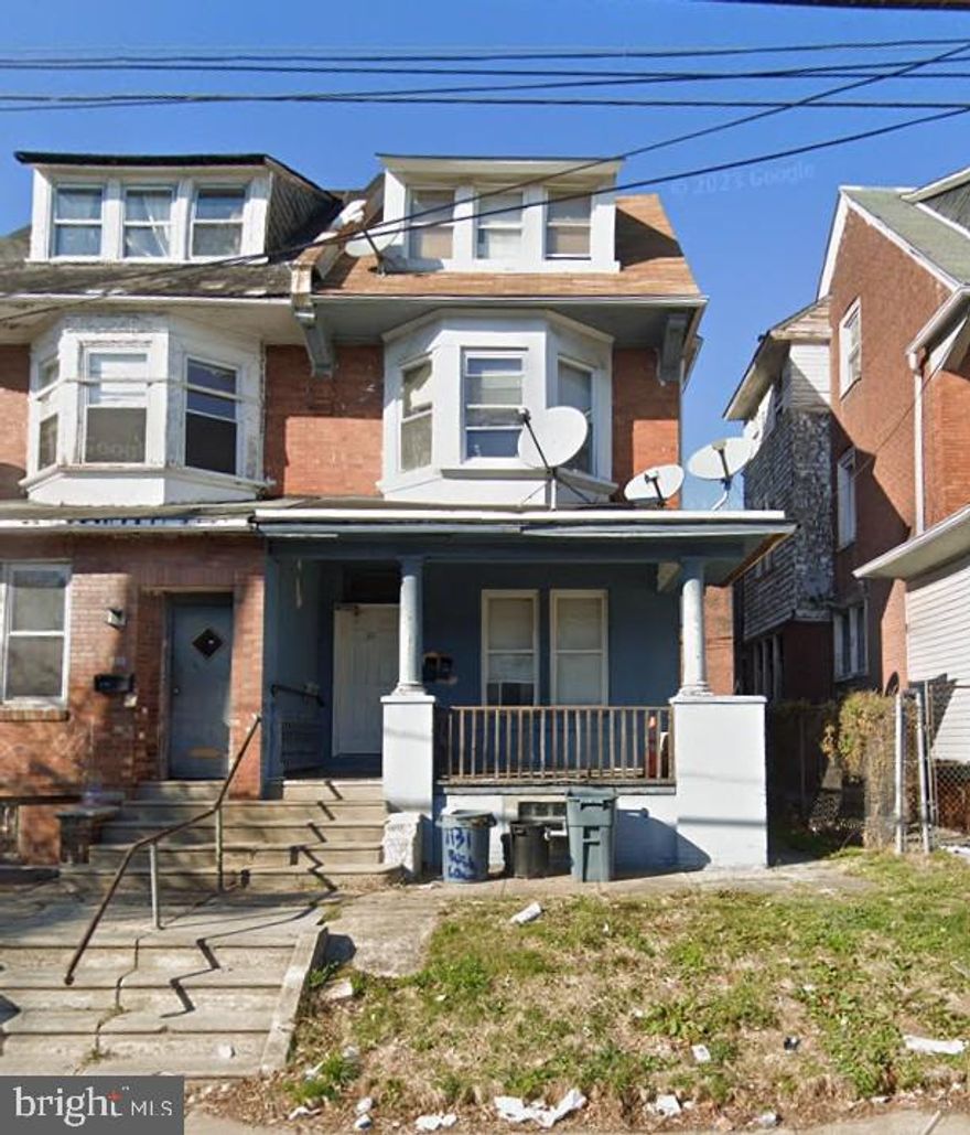 Great opportunity to acquire a 3 unit building if you are ready, willing and able to have the occupants removed! Squatter Occupied Triplex, 3: 2 bedroom units, No showings, Do not approach Property