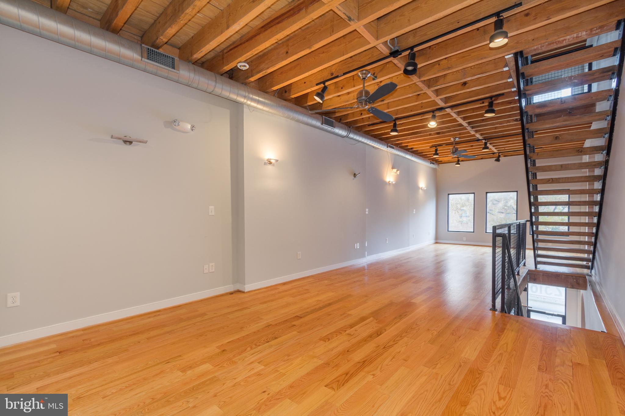 CANTON - Commercial Sale