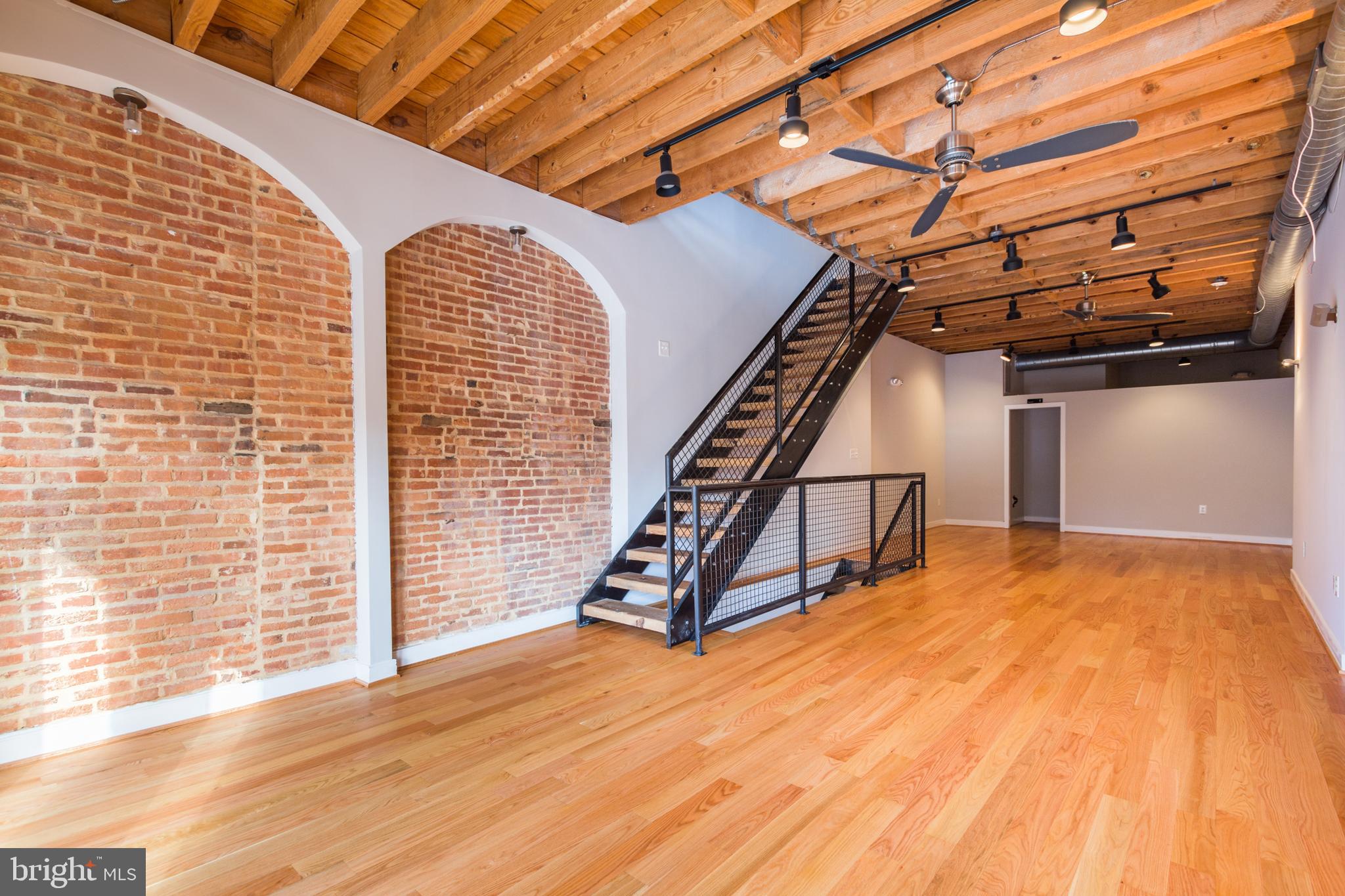 CANTON - Commercial Sale