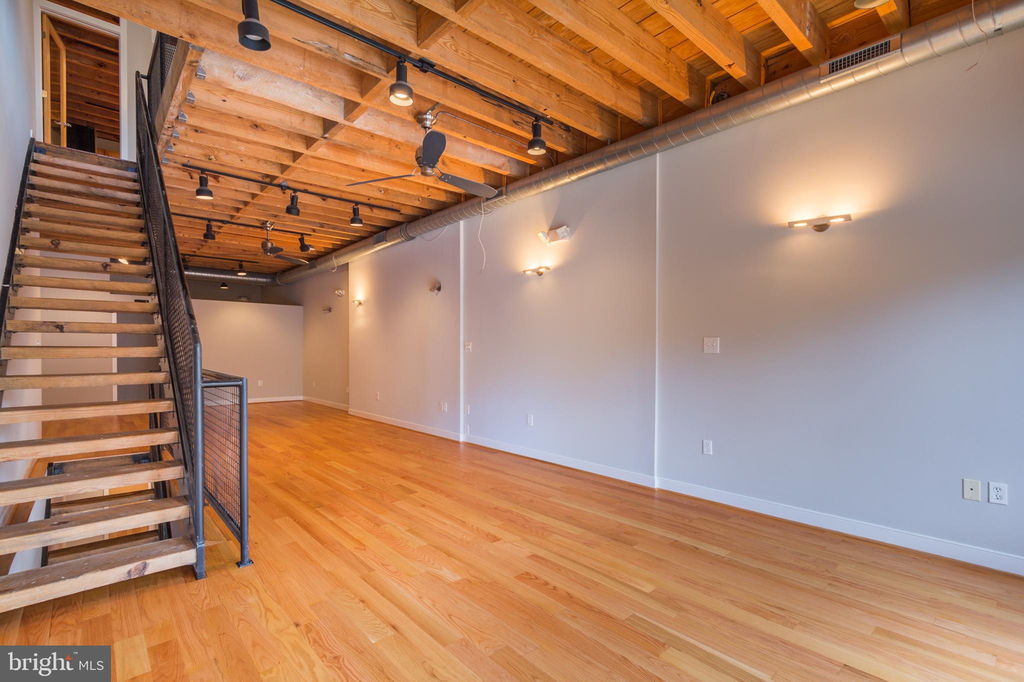 CANTON - Commercial Sale