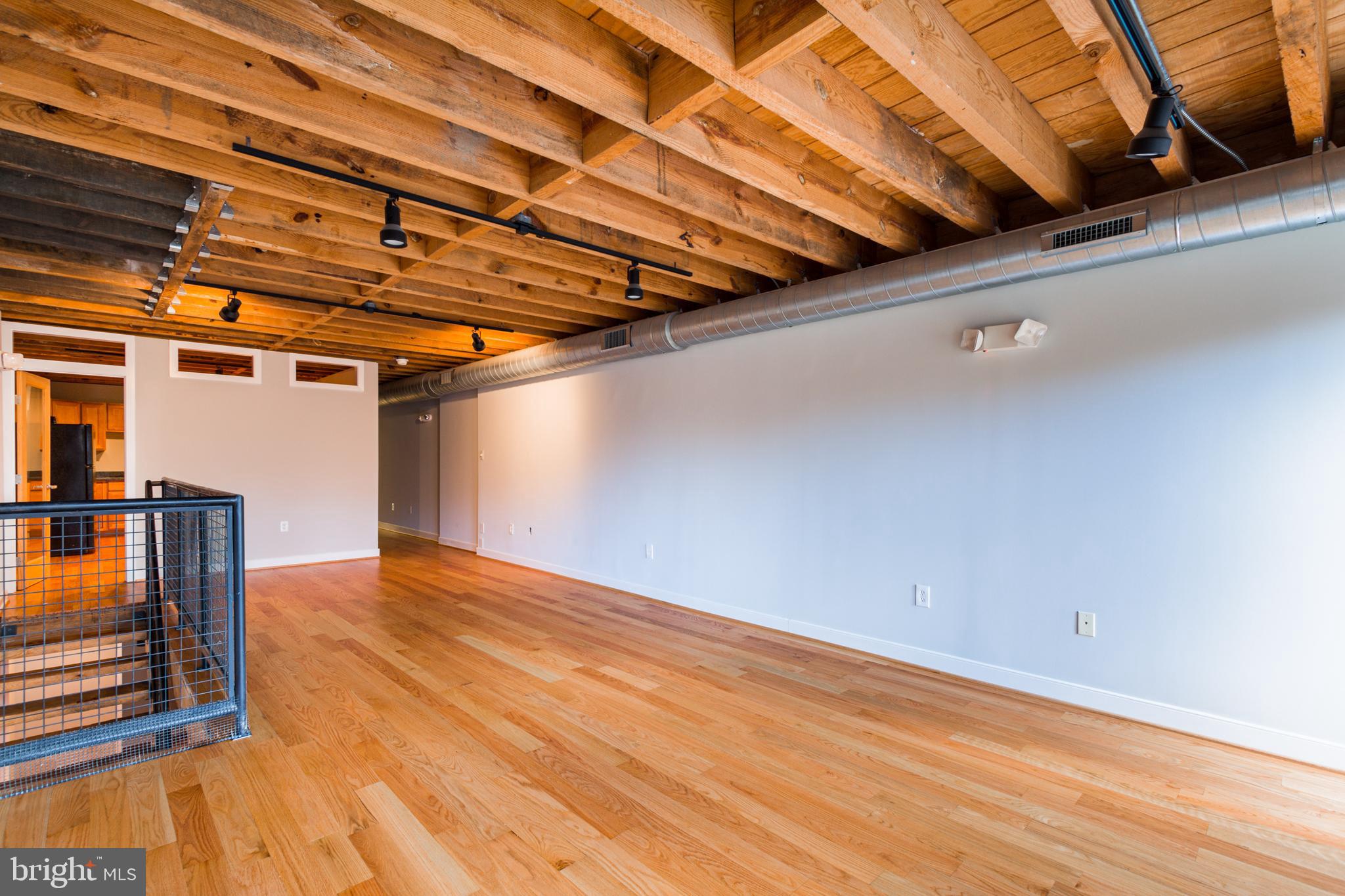 CANTON - Commercial Sale