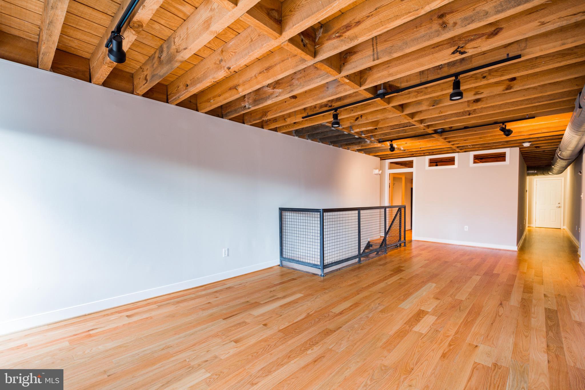 CANTON - Commercial Sale